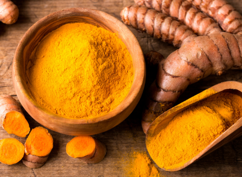 Quali sono i benefici antinfiammatori e antiossidanti della curcuma?